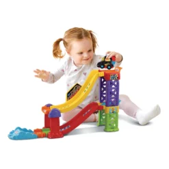 Tremplin Cascades De L'extrême (+Lucas, Roi Du Championnat) 8 Tremplin Cascades De L'extrême (+Lucas, Roi Du Championnat) -VTech Jouets Soldes Magasin 527505 Tut20Tut20Bolides20 20Tremplin20Cascades20de20lextrC3AAme20Lucas20roi20du20championnat enfant